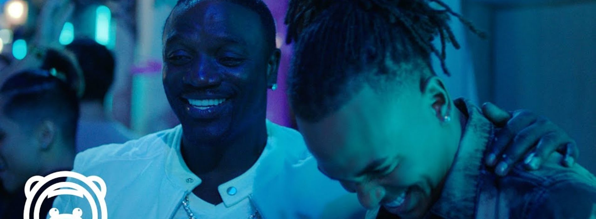 Ozuna – Coméntale Feat. Akon (Video Oficial) – Septembre 2018