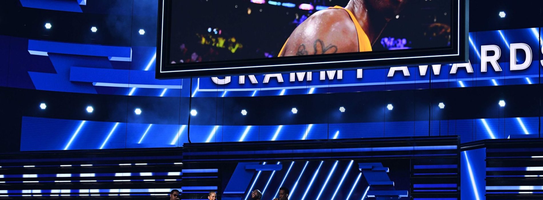 Alicia Keys rend hommage à Kobe Bryant avec les Boyz II Men  // Underdog  / John Legend, DJ Khaled, Meek Mill, Roddy Ricch, Kirk Franklin & YG – Nipsey Hussle Tribute // Camila Cabello – First Man //Ariana Grande – Imagine, My Favorite Things/7 Rings, Thank U, Next  – (LIVE)  GRAMMY AWARDS 2020 – Janvier 2020