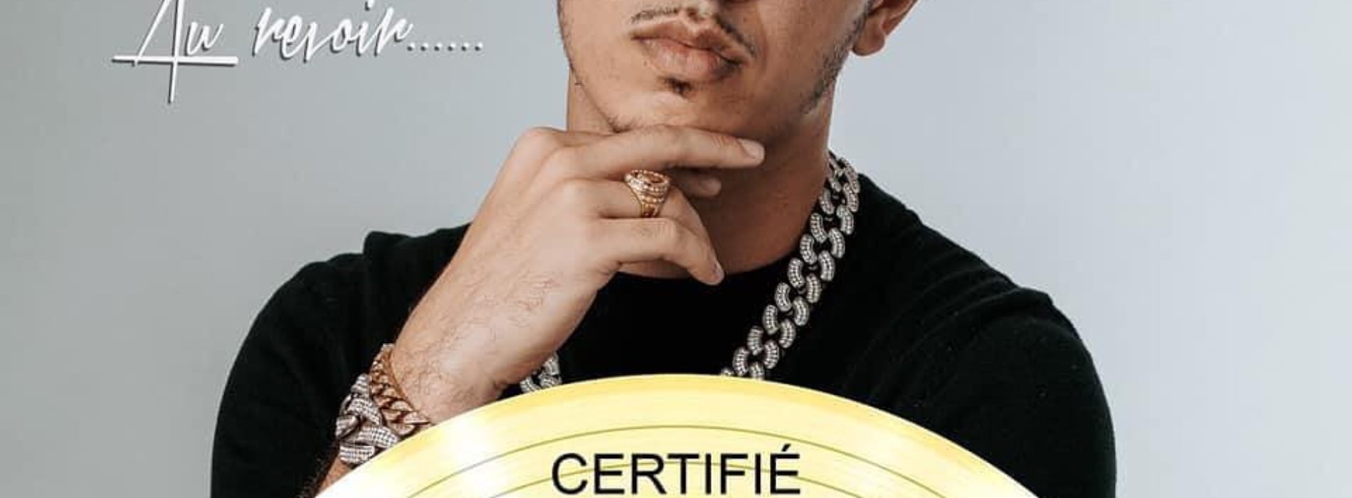 MC BOX (artiste Réunionnais) a été certifié SINGLE D’OR pour le titre « Au revoir ». Découvre 15 CLIPS qui ont fait son succès . Régarde son interview « FONDKER » par Run Garden – Août 2020