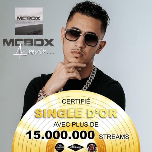 MC BOX (artiste Réunionnais) a été certifié SINGLE D’OR pour le titre « Au revoir ». Découvre 15 CLIPS qui ont fait son succès . Régarde son interview « FONDKER » par Run Garden – Août 2020