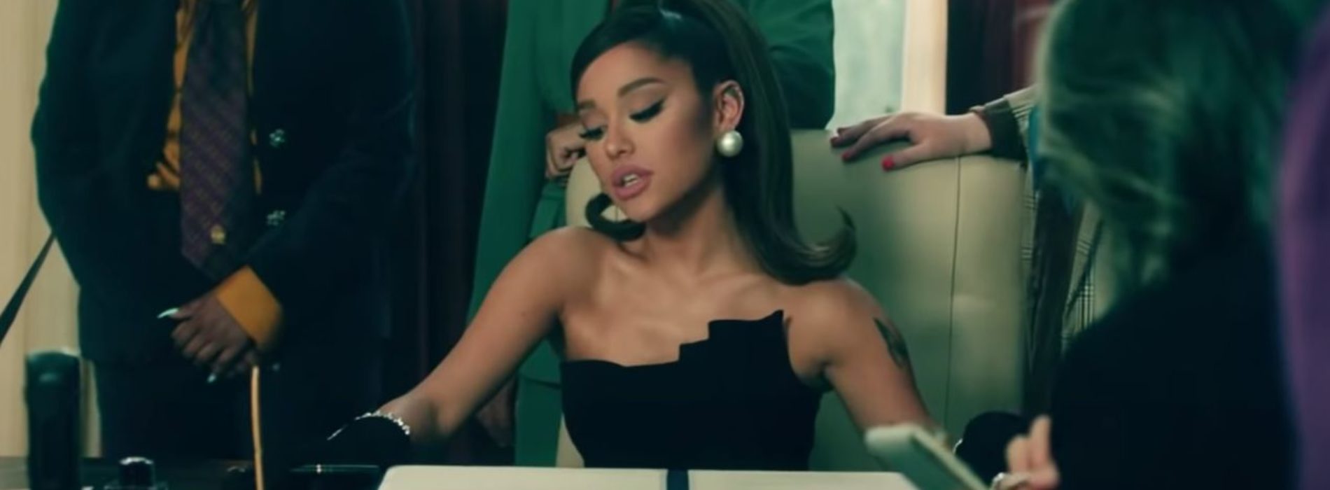 Ariana Grande – positions (official video) – Novembre 2020