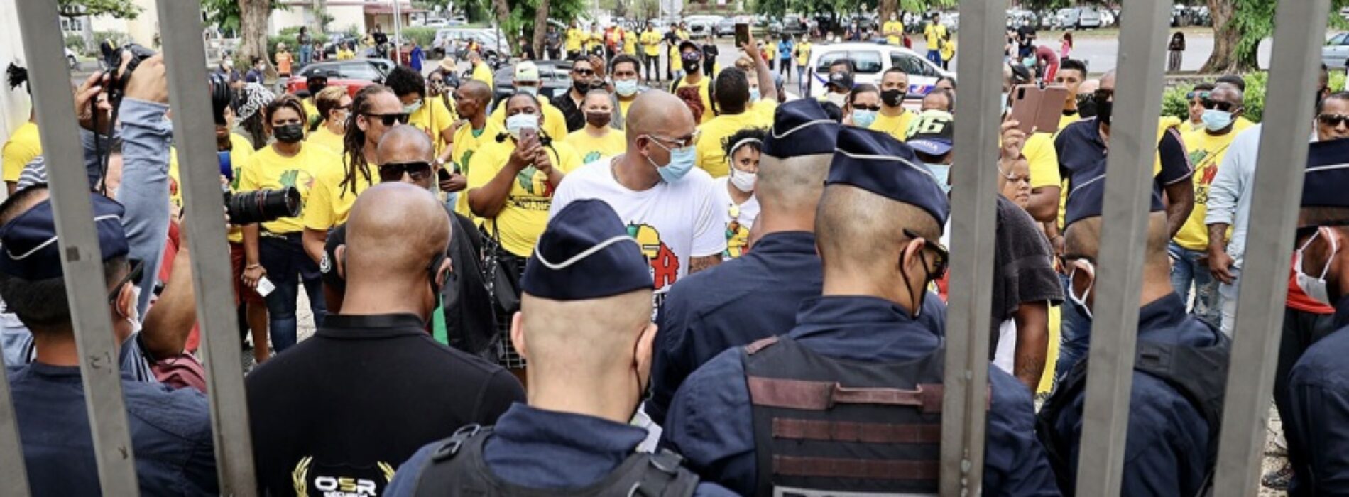 L K P Vizion présente « Kritik Fé Avancé » avec Willy Incana – Reportage sur l’affaire du 31 decembre dans la ville du Port, à l’ile de la Réunion . Avril 2021